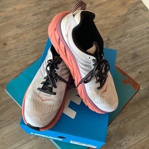 Hoka Clifton 6, almost new
